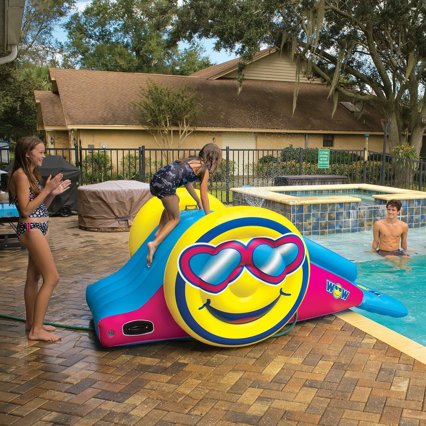 Fun Slide Pool Slide with Sprinkler