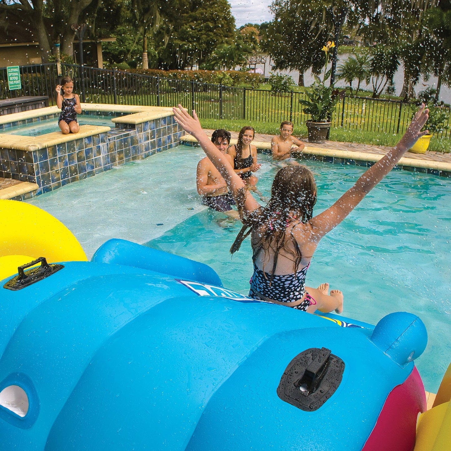 Fun Slide Pool Slide with Sprinkler